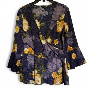 ❌❌DO NOT PURCHASE! NOT AVAILABLE ❌❌
Floral Wrap Blouse with Bell Sleeves
